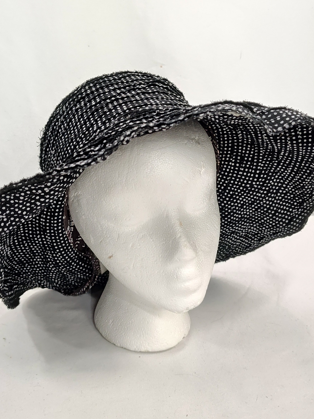 Wallaroo Scrunchie Hat